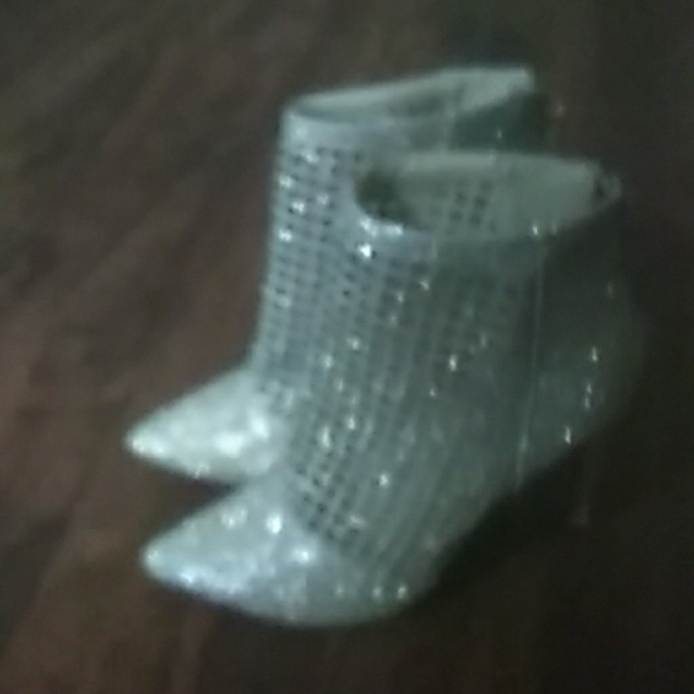 Heels - Picture 3 of 3
